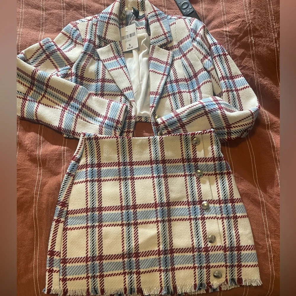 Two piece set - Picture 1 of 3